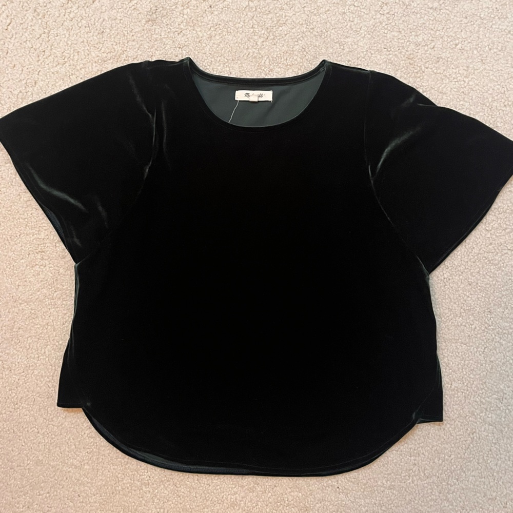 Velvet top with cute sleeves